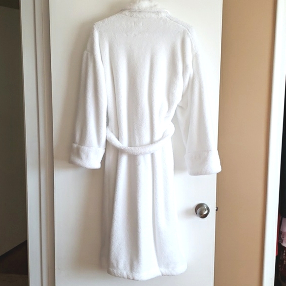 Cozy Soft white Robe M NWOT - Picture 3 of 8